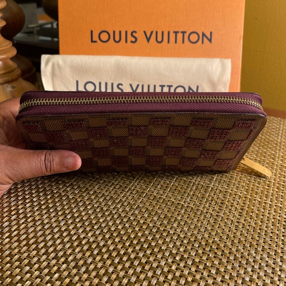 Authentic LV Limited Edition Zippy Wallet - Picture 8 of 15